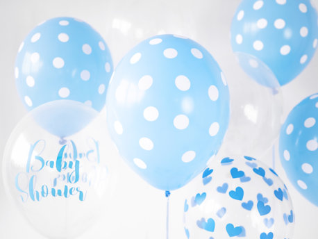 globos azules con topos blancos